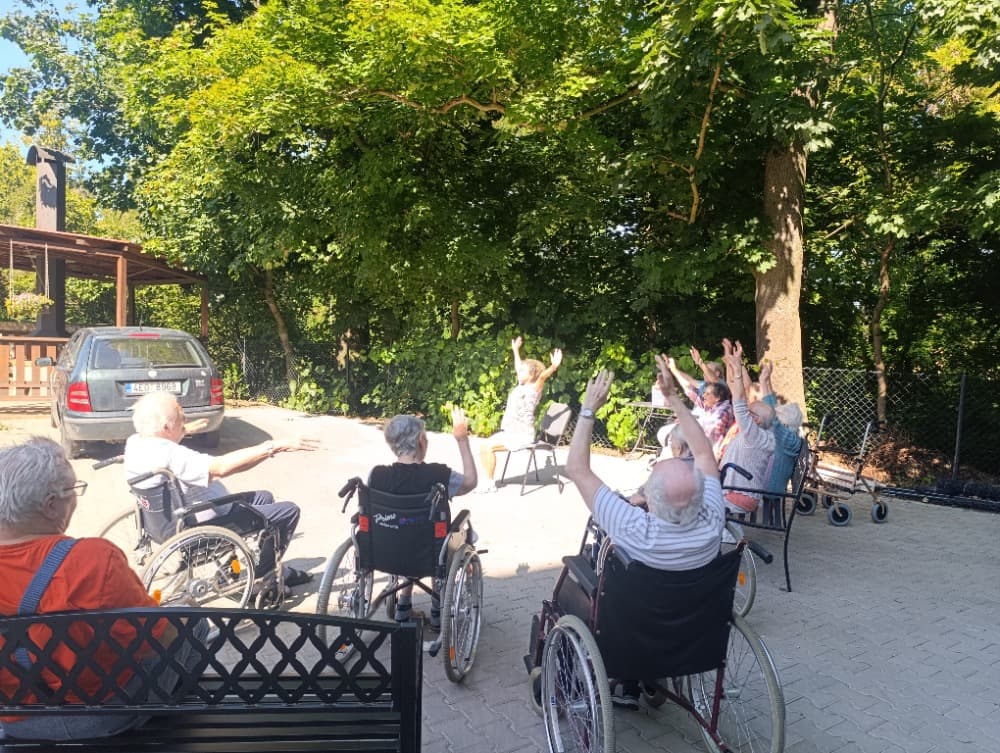 Společně na zahradě: Cvičení a kuželky?️‍♂️??️‍♀️ 1