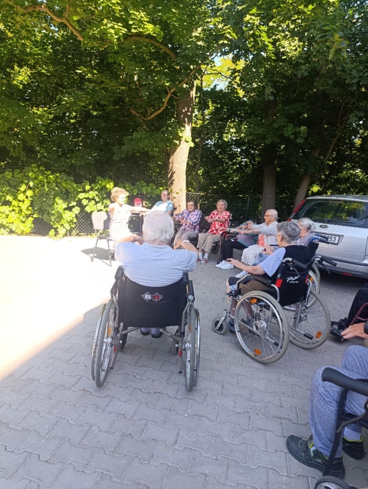 Společně na zahradě: Cvičení a kuželky?️‍♂️??️‍♀️ 2