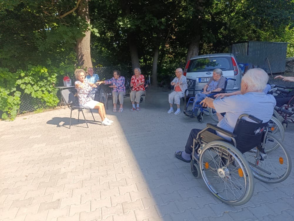 Společně na zahradě: Cvičení a kuželky?️‍♂️??️‍♀️ 3