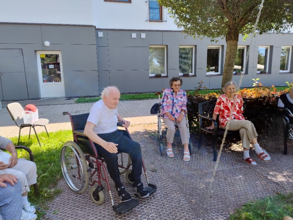 Společně na zahradě: Cvičení a kuželky?️‍♂️??️‍♀️ 6