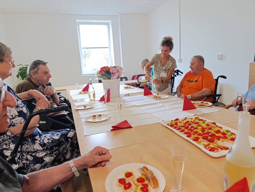 NAROZENINY - srpen 1