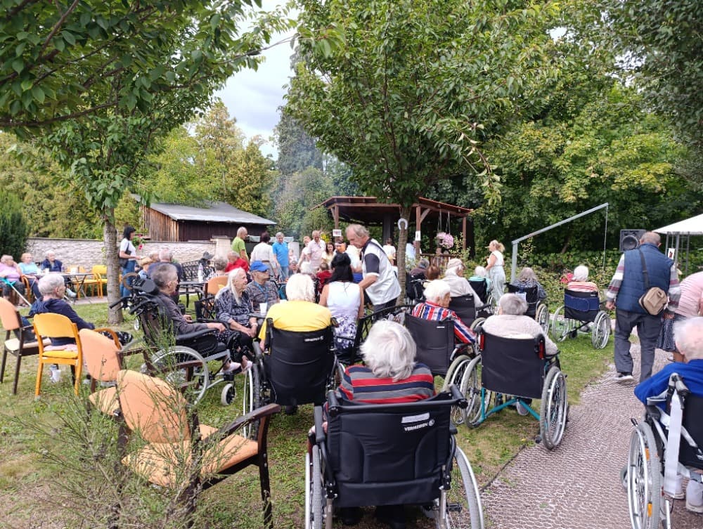 Buřtobraní s country kapelou Medvědi 0