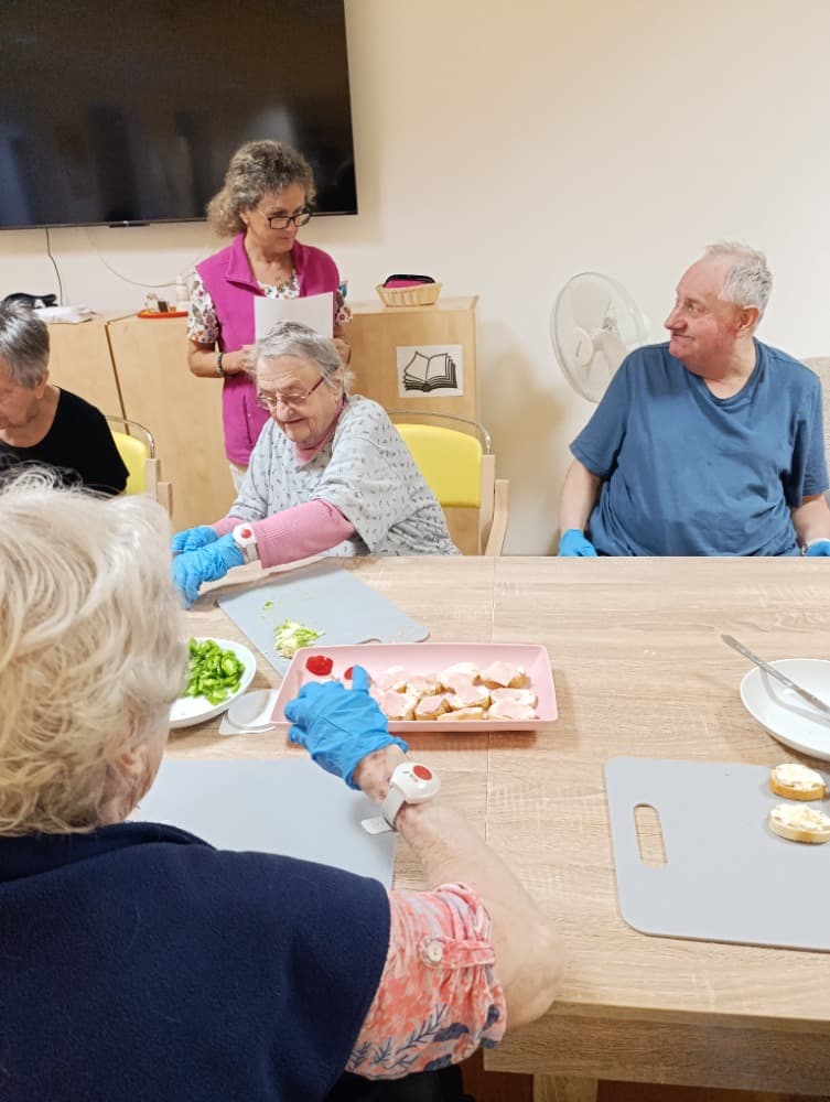 NAROZENINY - září 1