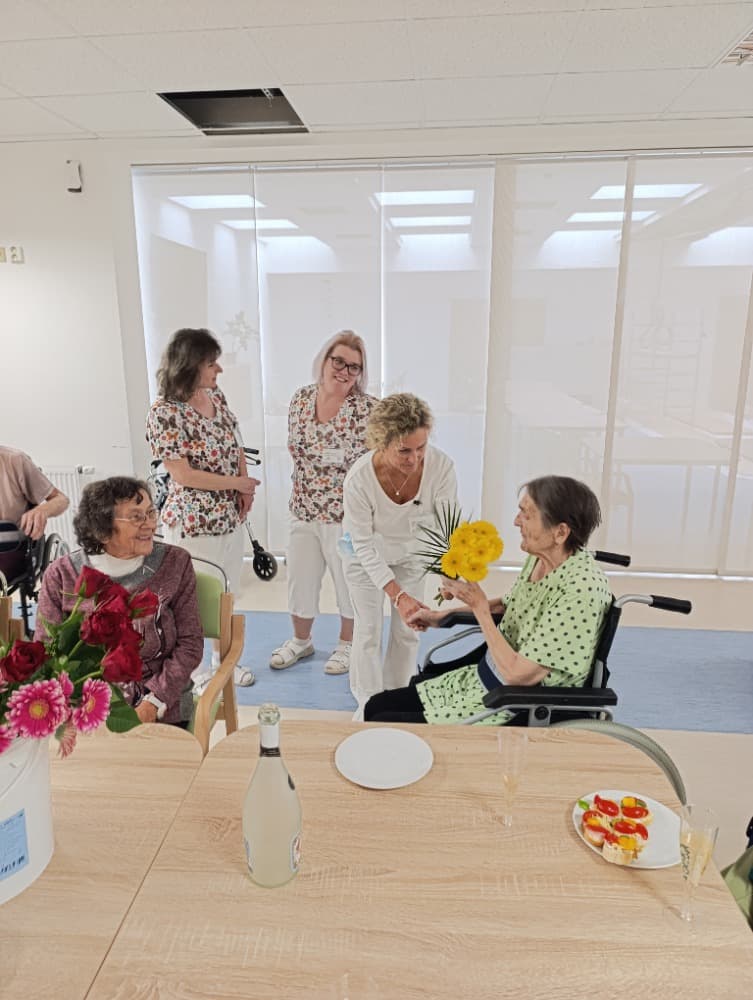 NAROZENINY - říjen + přednáška 8