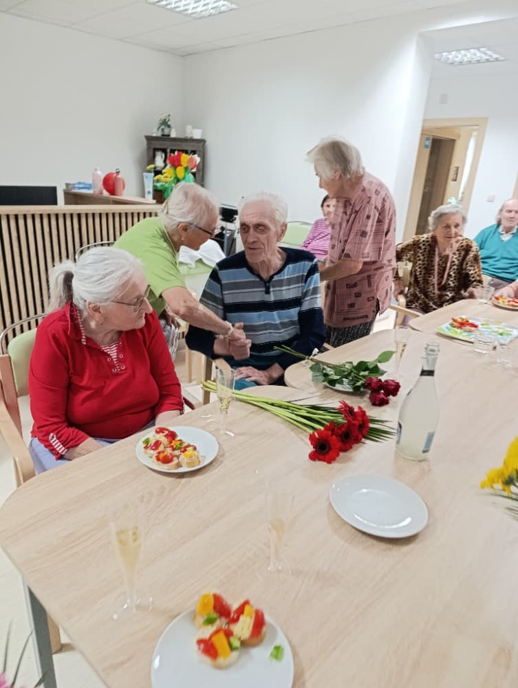 NAROZENINY - říjen + přednáška 10