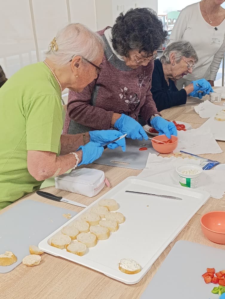 NAROZENINY - říjen + přednáška 16