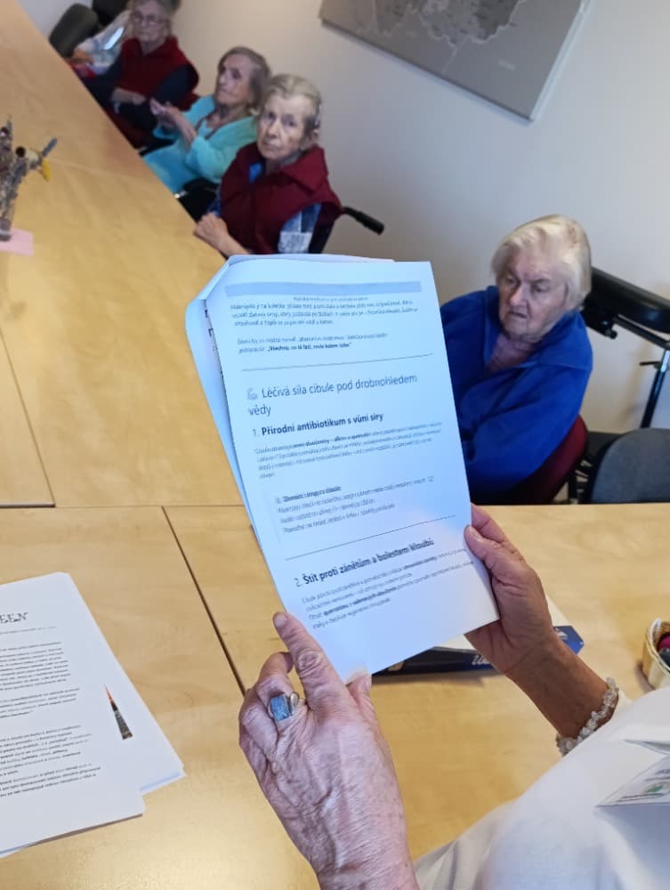 NAROZENINY - říjen + přednáška 30