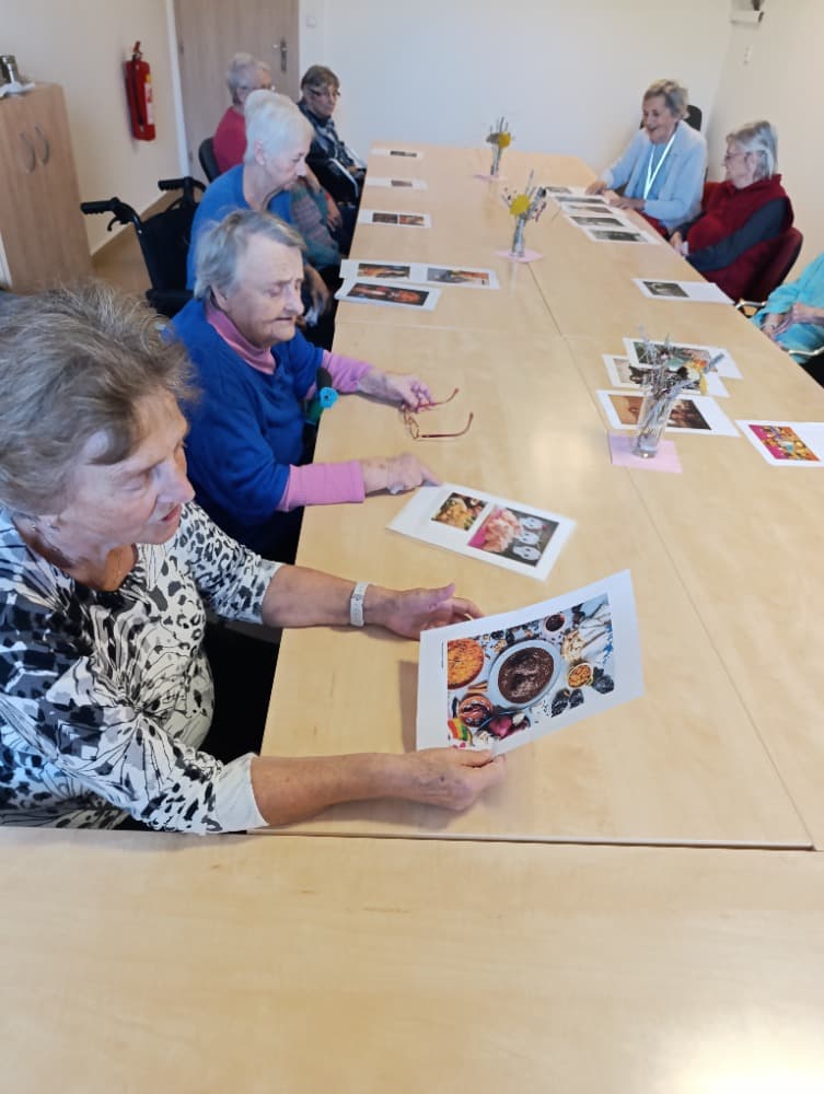 NAROZENINY - říjen + přednáška 31