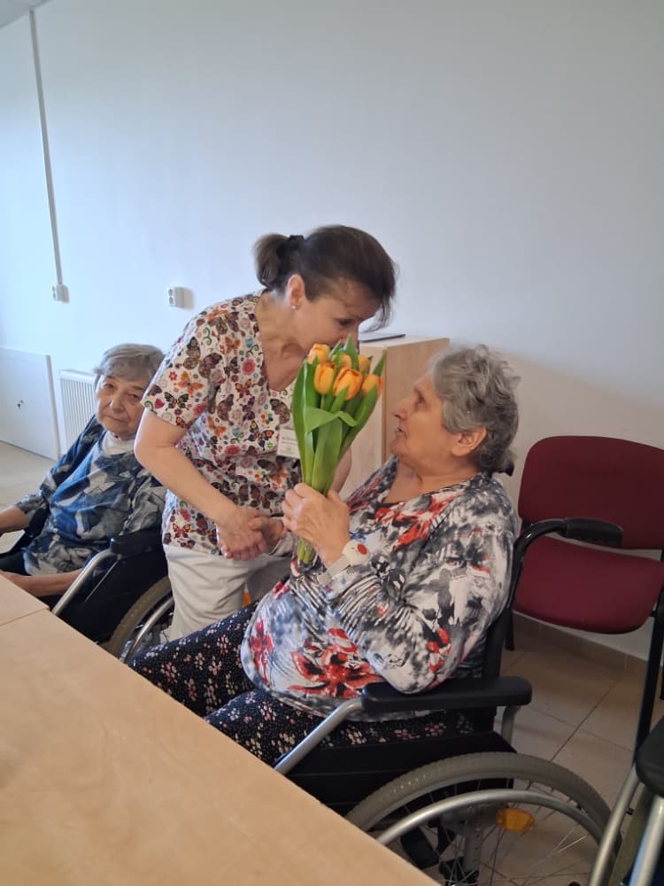 NAROZENINY - únor 0