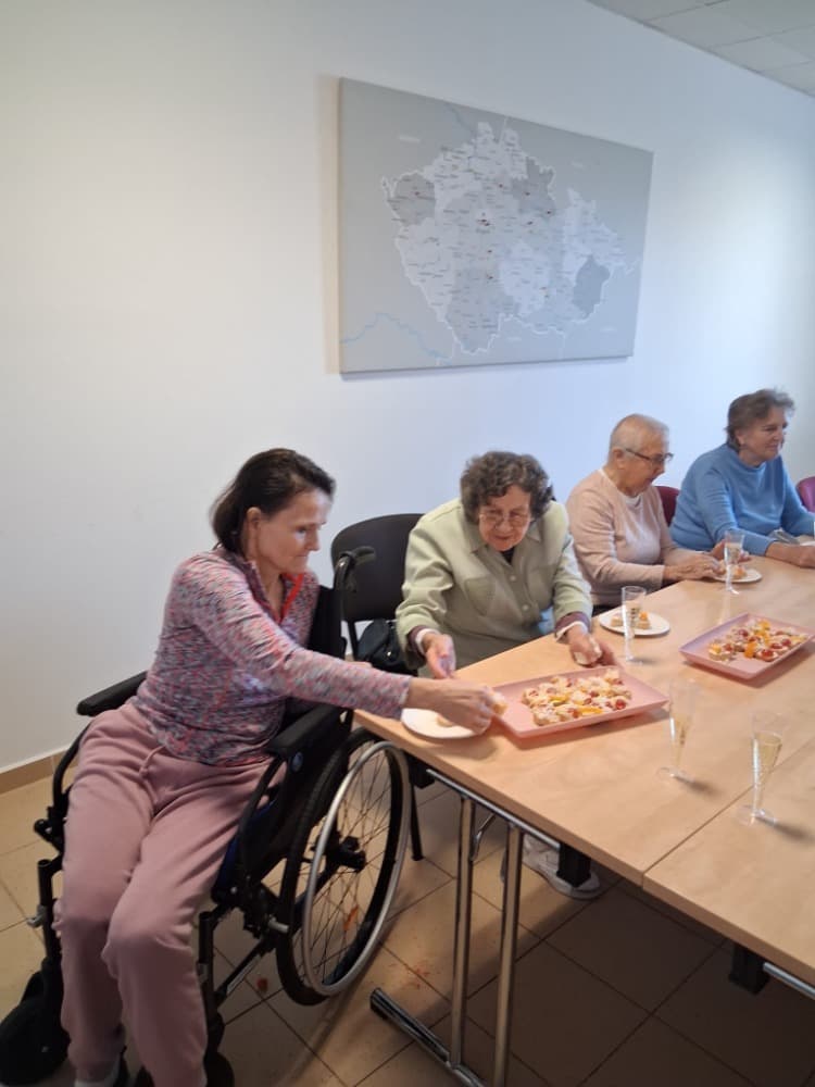 NAROZENINY - únor 1