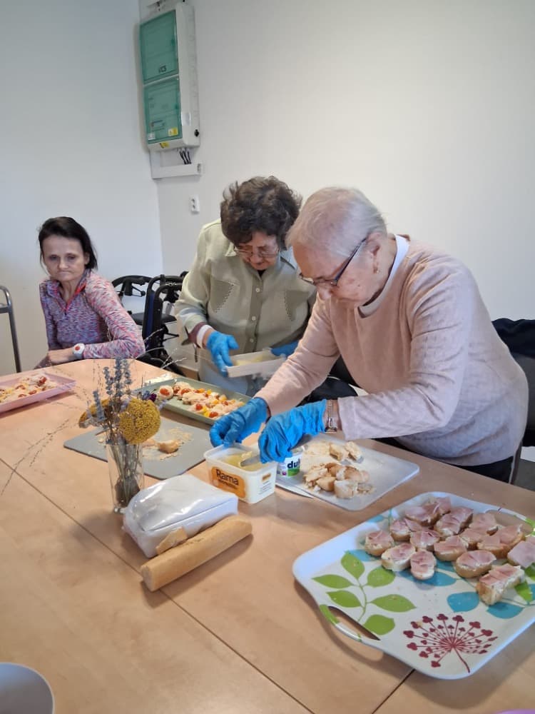 NAROZENINY - únor 2