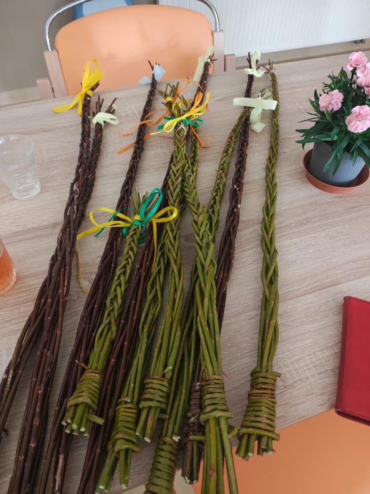 Pletení pomlázek + velikonoční stromky