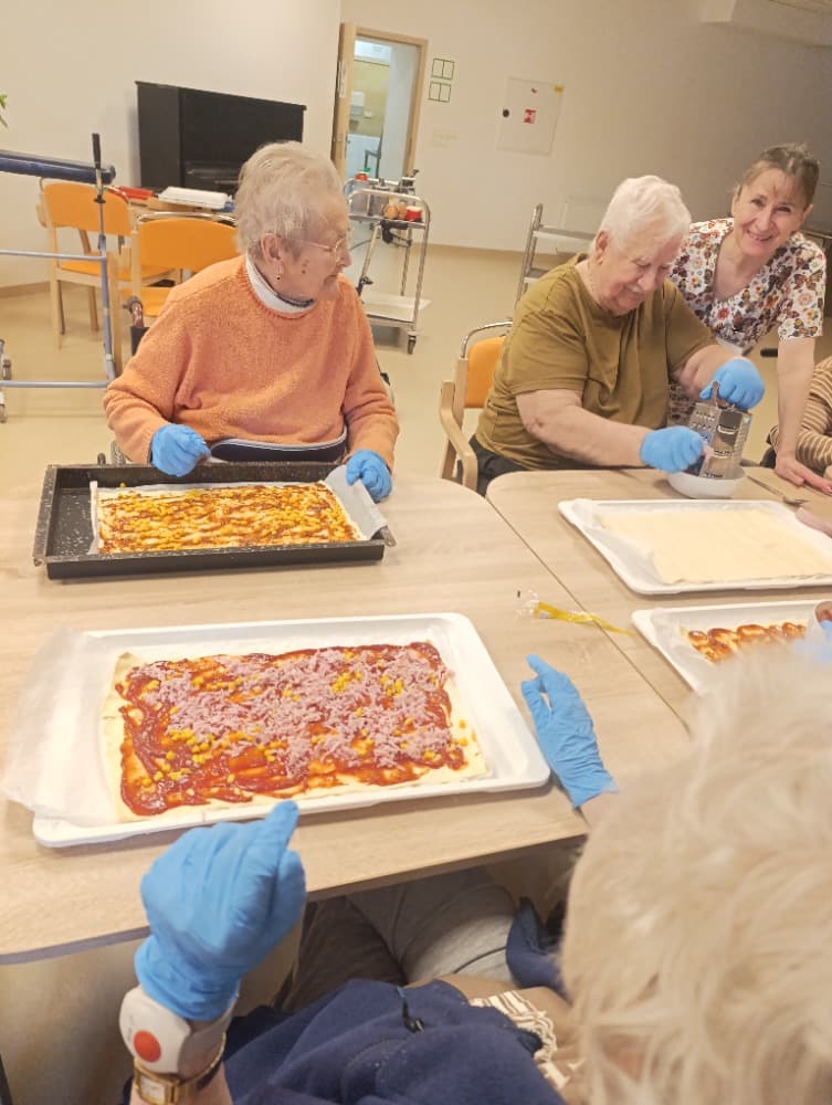 Pizza koláč, rumové kuličky 16