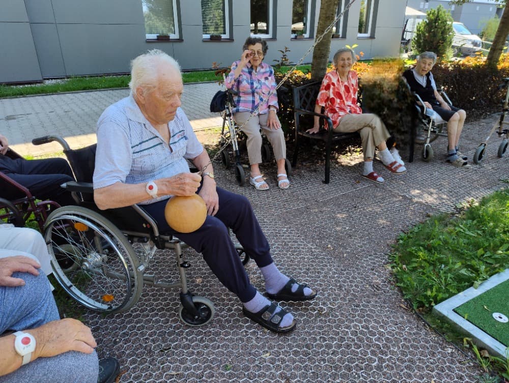 Společně na zahradě: Cvičení a kuželky🏋️‍♂️🎳🏋️‍♀️ 5