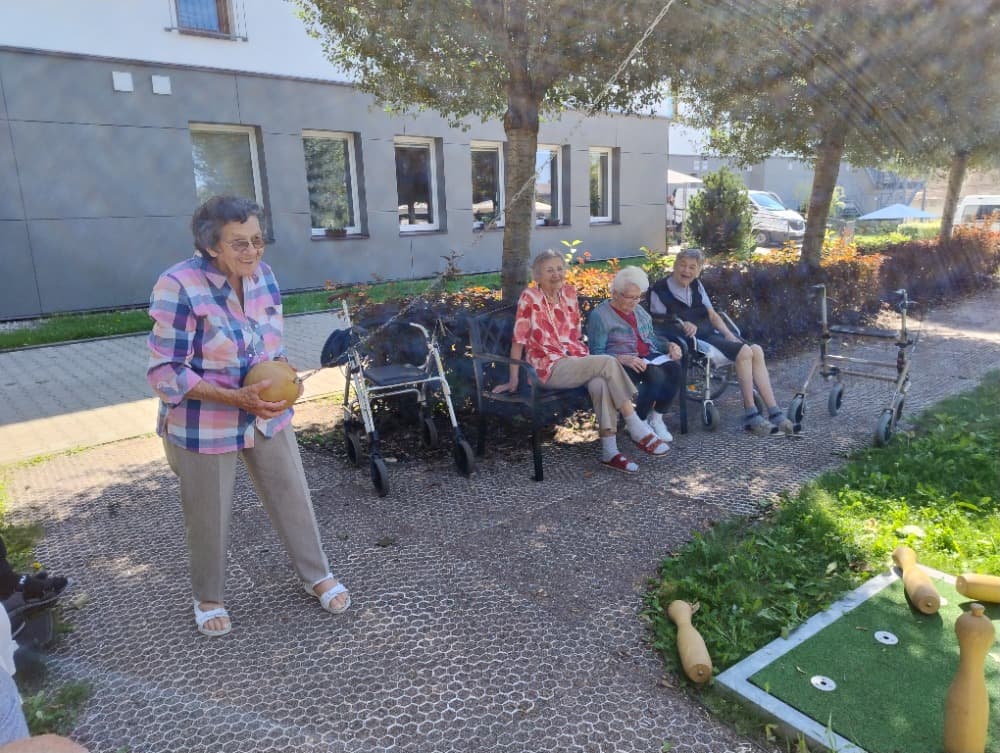 Společně na zahradě: Cvičení a kuželky🏋️‍♂️🎳🏋️‍♀️ 10