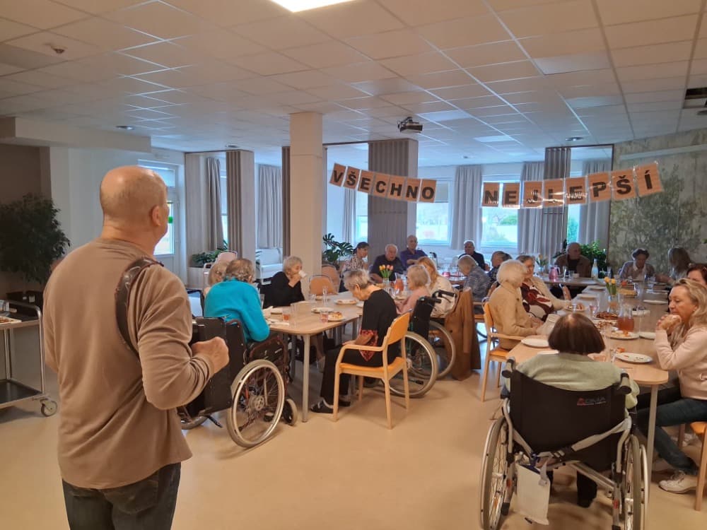 NAROZENINY - březen 8