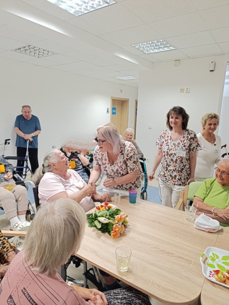 NAROZENINY - říjen + přednáška 13