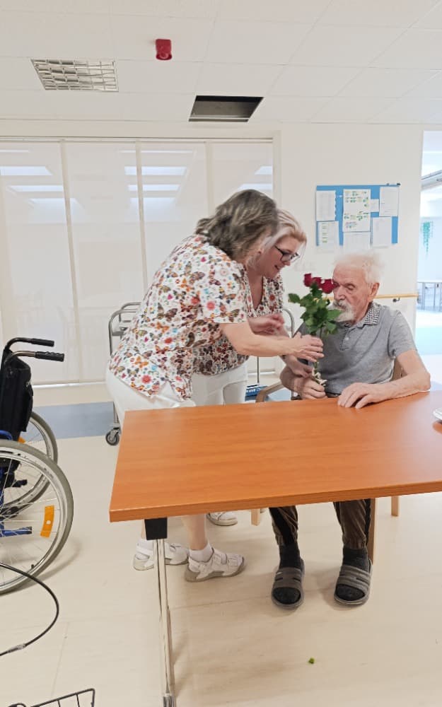 NAROZENINY - říjen + přednáška 27